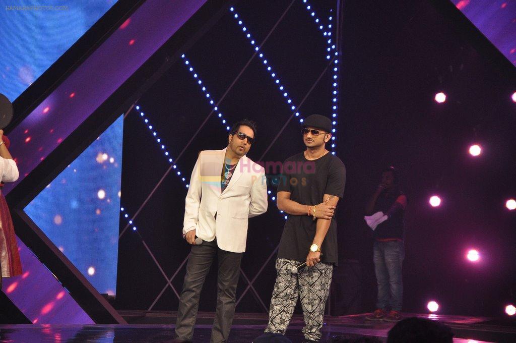 Yo Yo Honey Singh Mika Singh On The Sets Of Raw Star In Mumbai On 15th Sept 2014 Honey Singh 